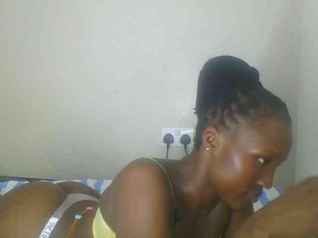 Smilingbeibylove webcam