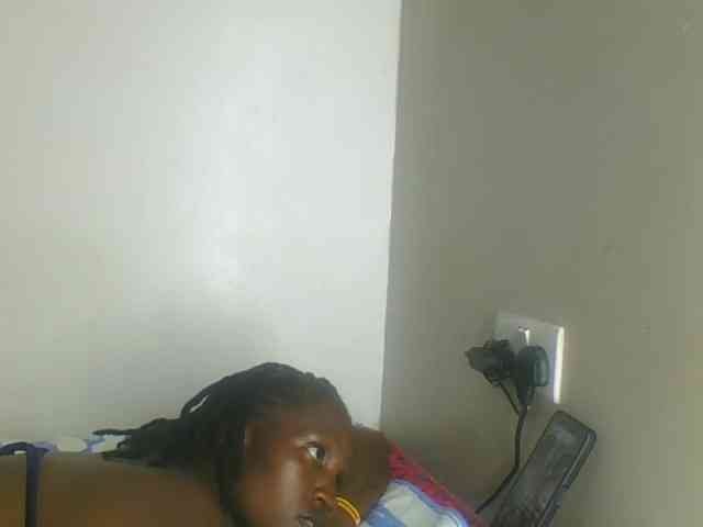 Smilingbeibylove webcam