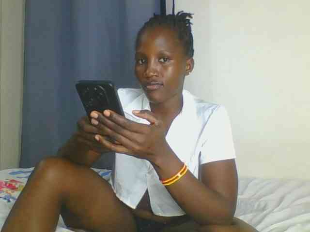 Smilingbeibylove webcam