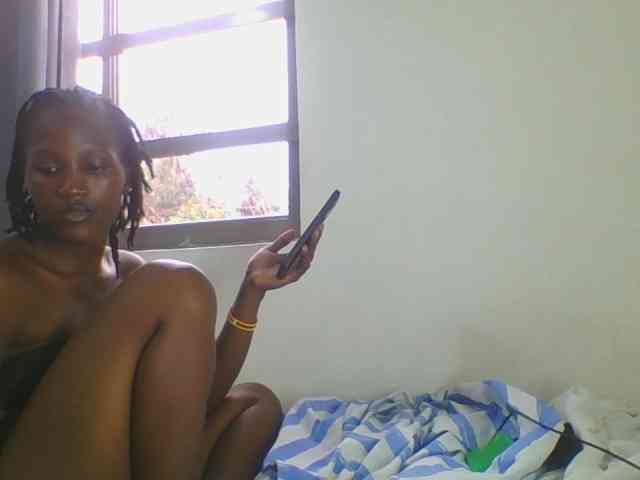 Smilingbeibylove webcam