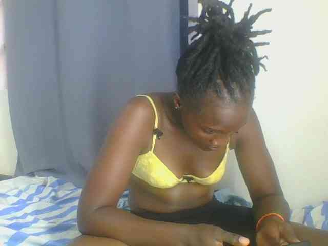 Smilingbeibylove webcam