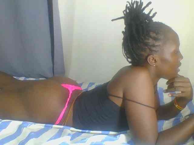 Smilingbeibylove webcam