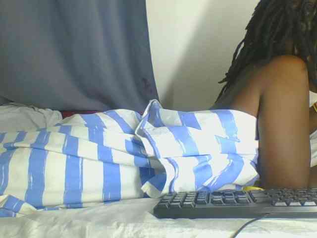 Smilingbeibylove webcam