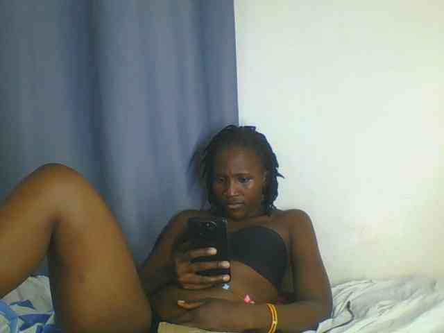 Smilingbeibylove webcam
