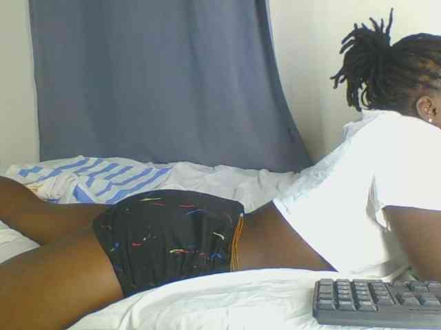 Smilingbeibylove webcam