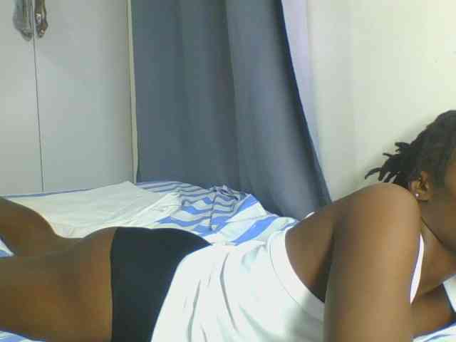 Smilingbeibylove webcam