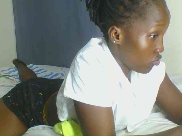 Smilingbeibylove webcam