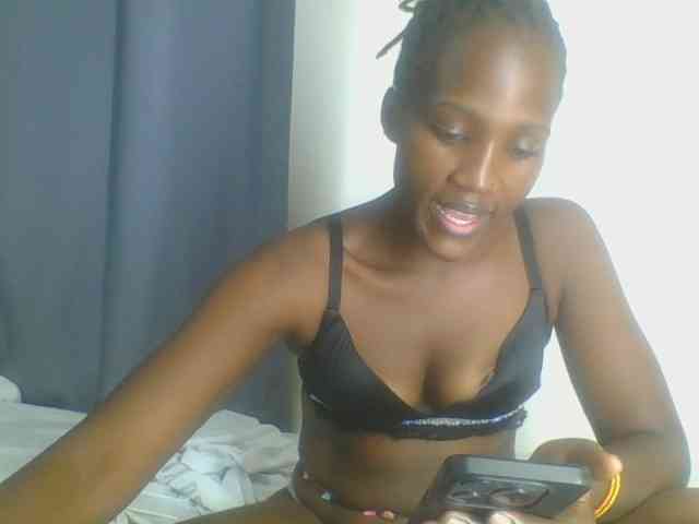 Smilingbeibylove webcam