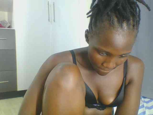 Smilingbeibylove webcam