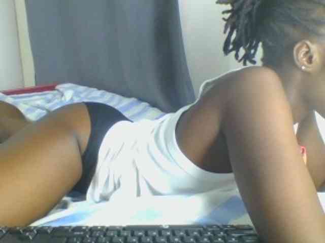 Smilingbeibylove webcam