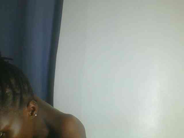 Smilingbeibylove webcam
