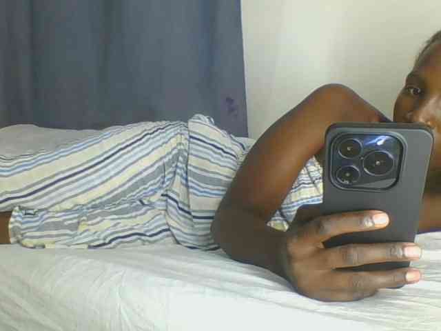 Smilingbeibylove webcam