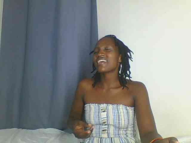 Smilingbeibylove webcam