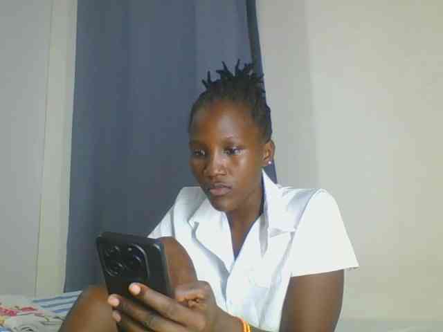 Smilingbeibylove webcam