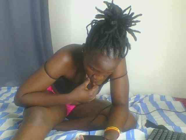 Smilingbeibylove webcam