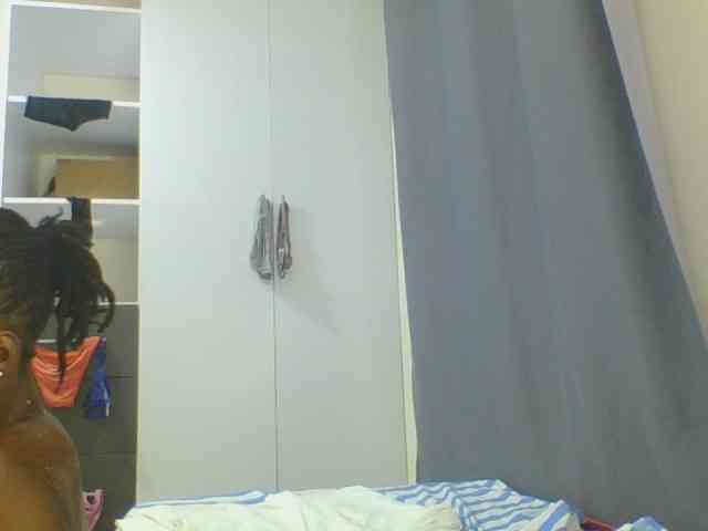 Smilingbeibylove webcam