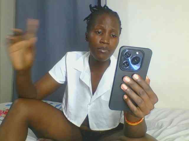 Smilingbeibylove webcam