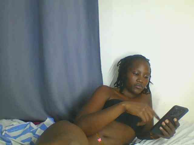 Smilingbeibylove webcam