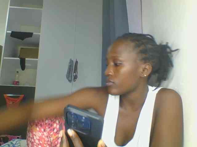 Smilingbeibylove webcam