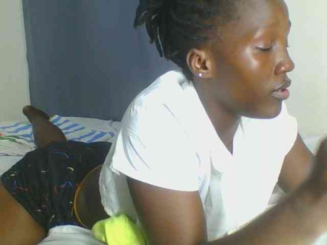 Smilingbeibylove webcam