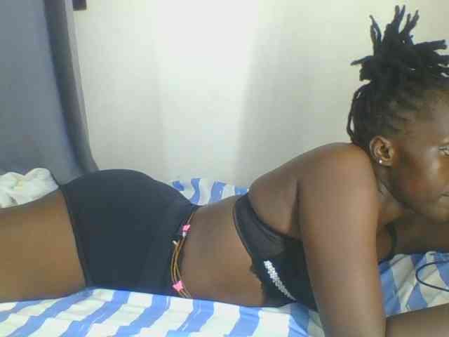 Smilingbeibylove webcam