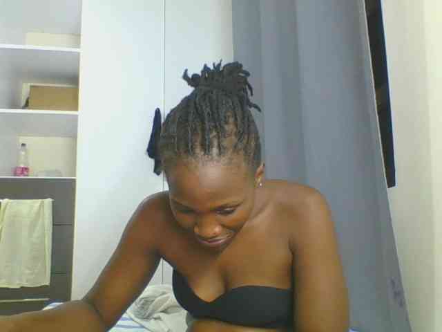 Smilingbeibylove webcam