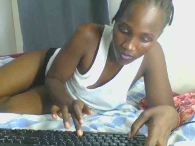 Smilingbeibylove webcam