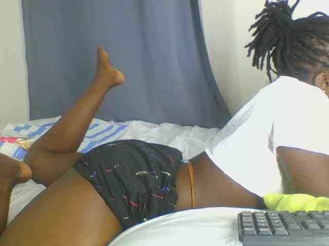 Smilingbeibylove webcam