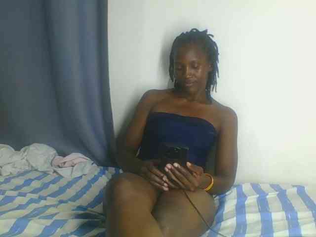 Smilingbeibylove webcam