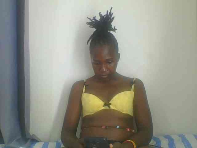 Smilingbeibylove webcam
