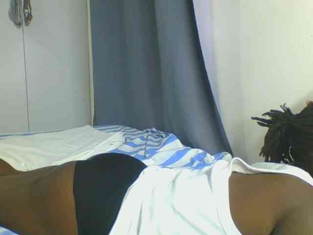 Smilingbeibylove webcam