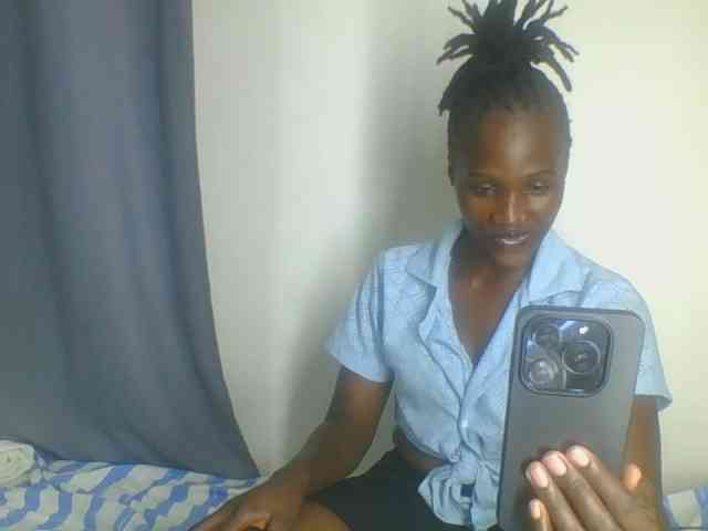 Smilingbeibylove webcam