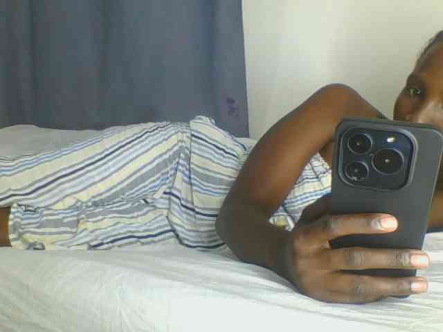 Smilingbeibylove webcam
