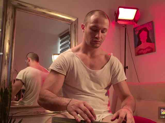 AxelFairchaild Sex Cam Show