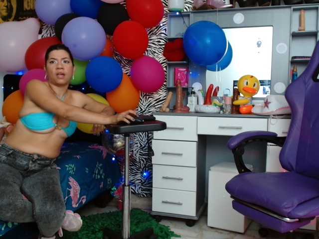 girls-kinky live cam on BongaCams