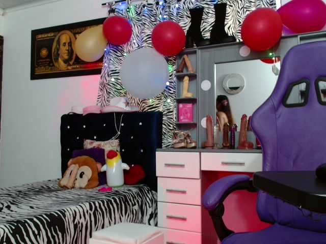 girls-kinky's BongaCams show and profile