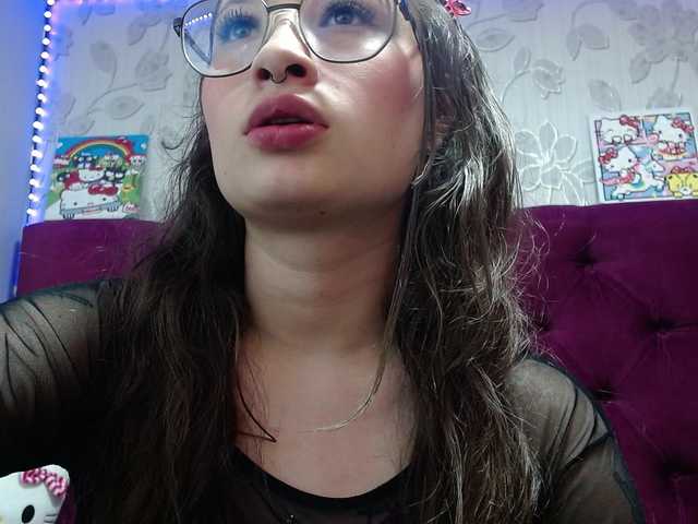 selenabustamante live cam on UnifiedCams