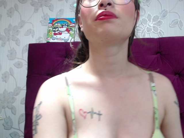 le modèle selenabustamante est en webcam porno dans un show sur le site bongacams, il possède les tags suivants: Latino/Hispanic,Brunette,Shaved
