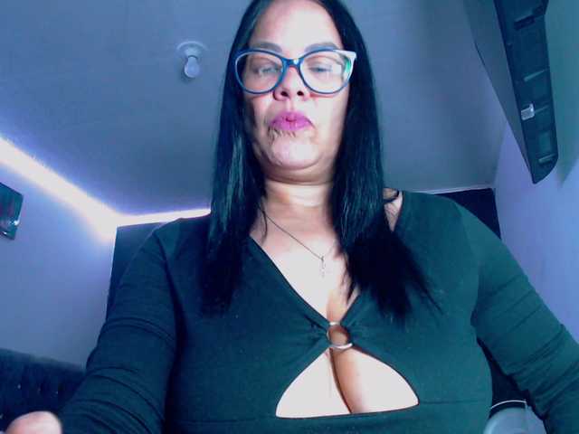 le modèle sofia-lopez70 est en webcam porno dans un show sur le site bongacams, il possède les tags suivants: Latino/Hispanic,Brunette,Trimmed