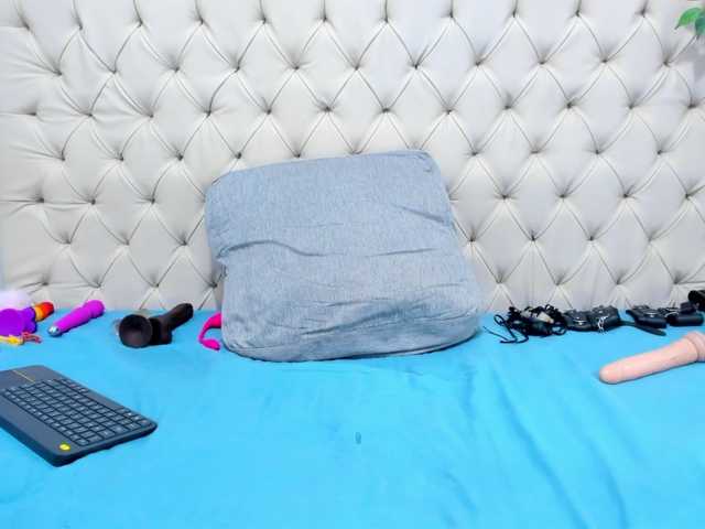 Anggie-Miller live cam on BongaCams