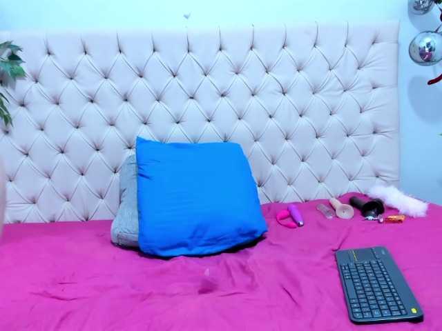 Anggie-Miller live cam on BongaCams