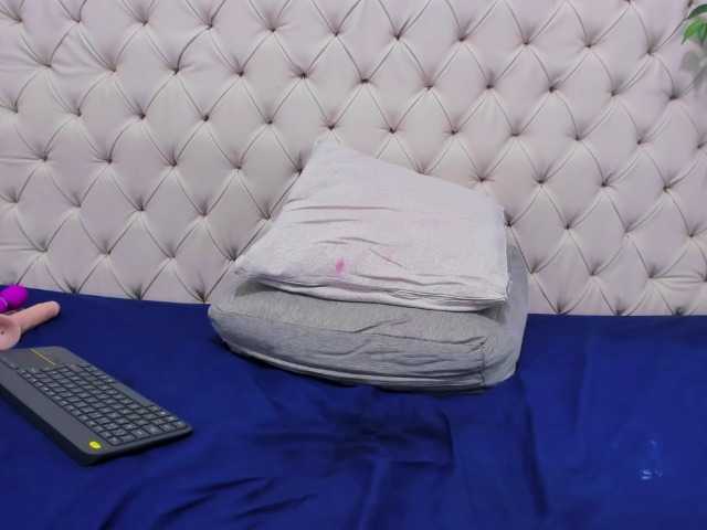 Anggie-Miller live cam on BongaCams