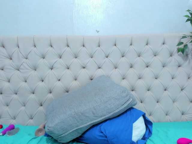 Anggie-Miller live cam on BongaCams