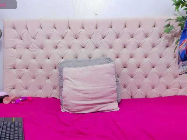 Anggie-Miller live cam on BongaCams