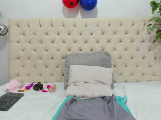 Anggie-Miller live cam on BongaCams