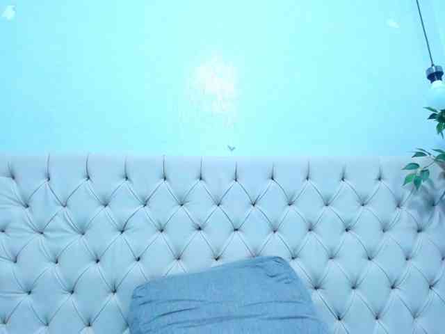 anggie-miller's live room