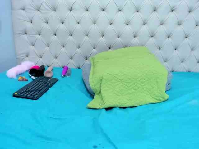 Anggie-Miller Live Webcam on BongaCams