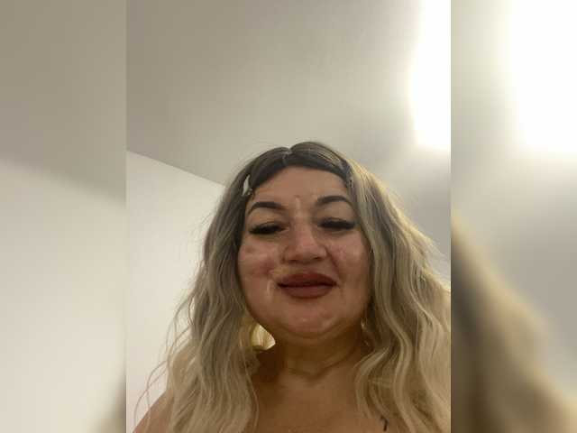 SVETIKBOMBOCHKA live cam on BongaCams