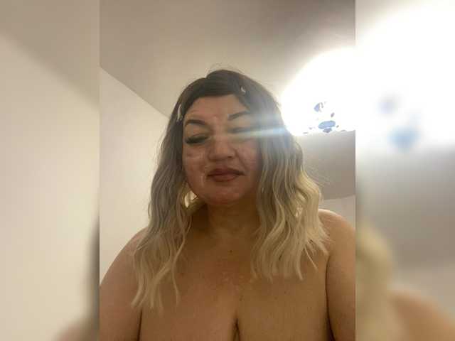 SVETIKBOMBOCHKA live cam