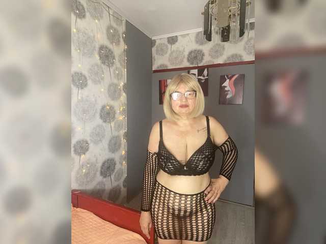 SVETIKBOMBOCHKA live webcam show